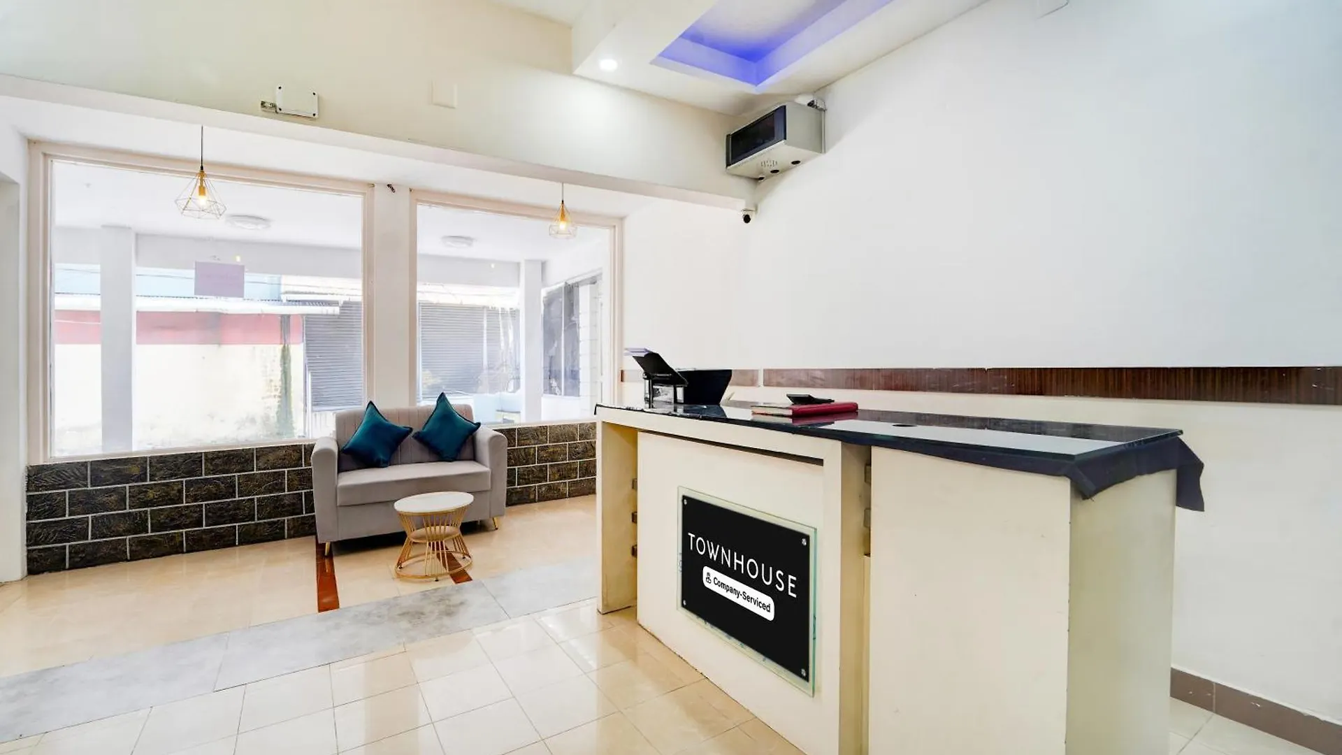 Super Townhouse Deshabhimani Road Kaloor Kochi Hotel 0*,  India