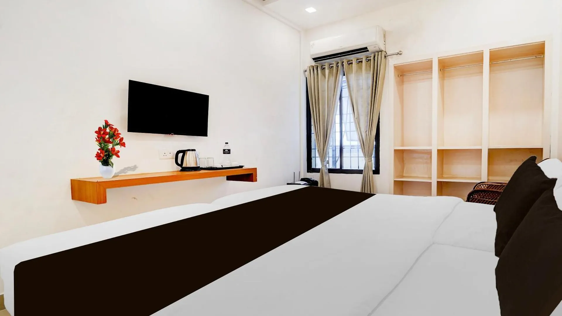 Super Townhouse Deshabhimani Road Kaloor Kochi Hotel