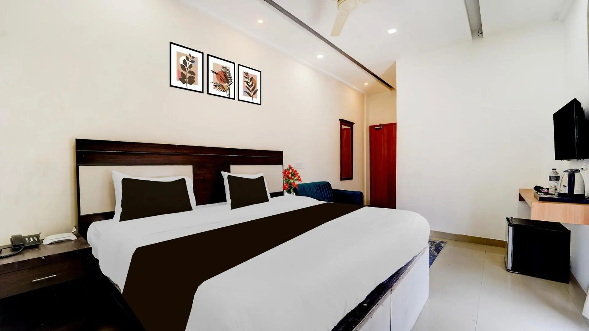 Отель Super Townhouse Deshabhimani Road Kaloor Коччи