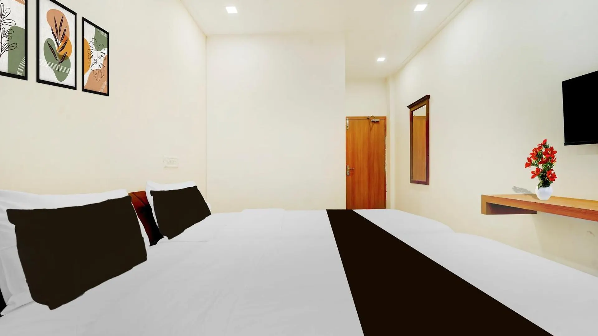 Отель Super Townhouse Deshabhimani Road Kaloor Коччи