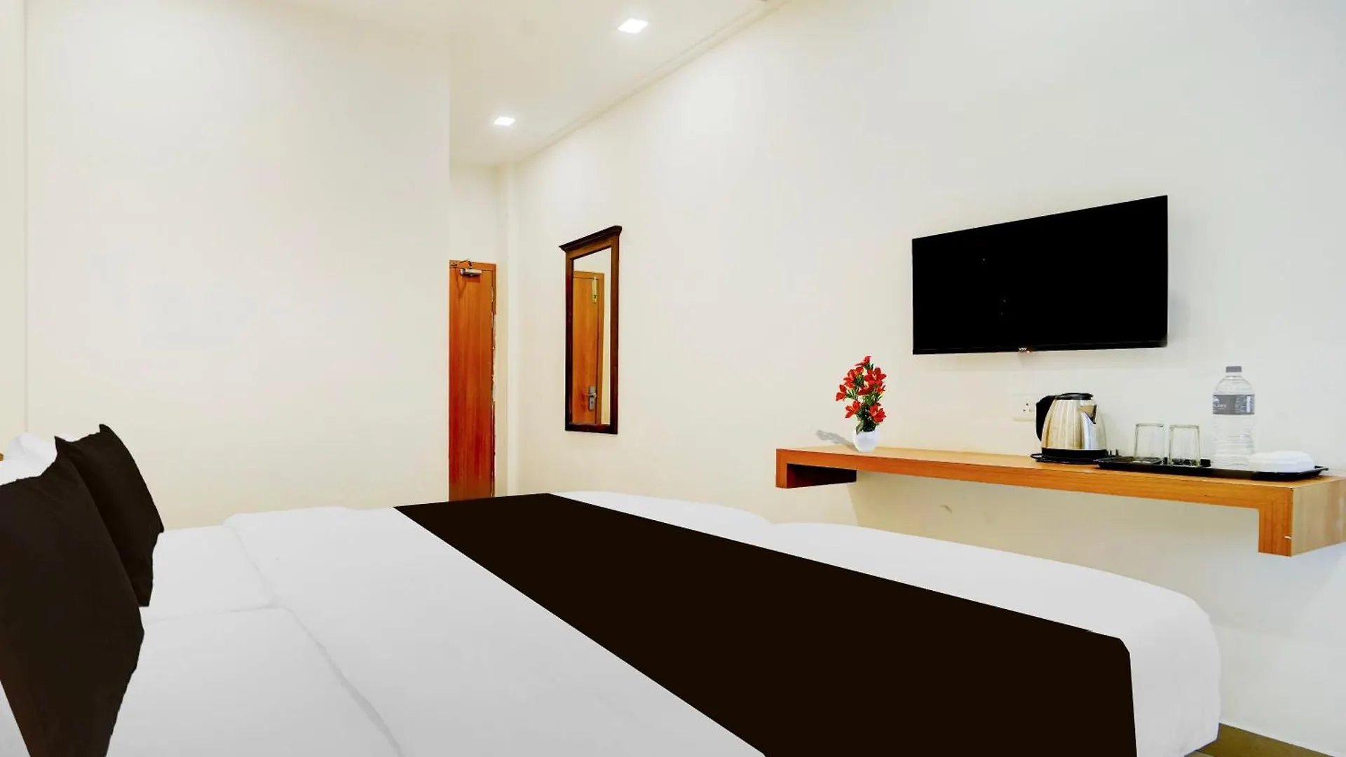 Отель Super Townhouse Deshabhimani Road Kaloor Коччи