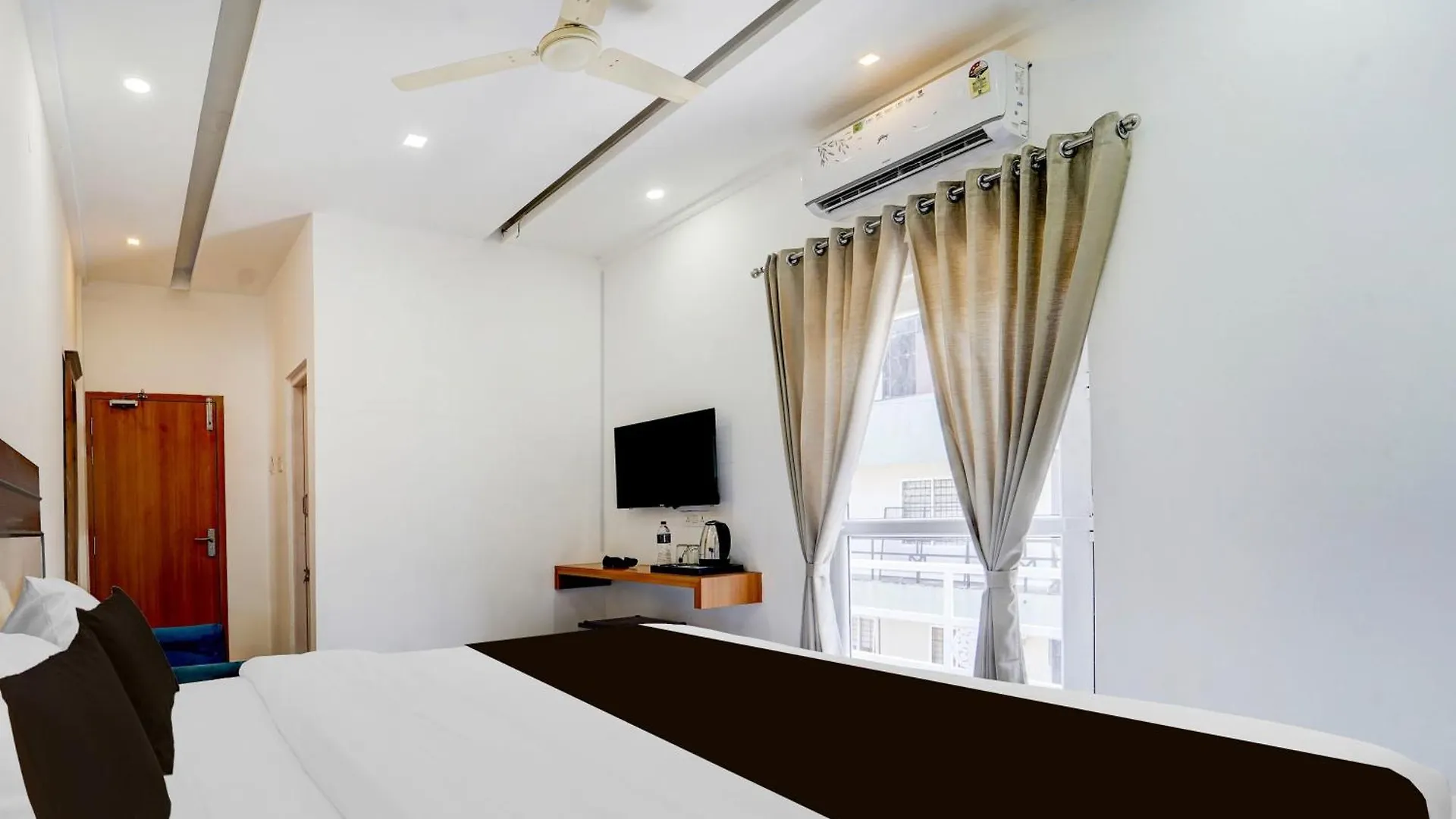 Отель Super Townhouse Deshabhimani Road Kaloor Коччи