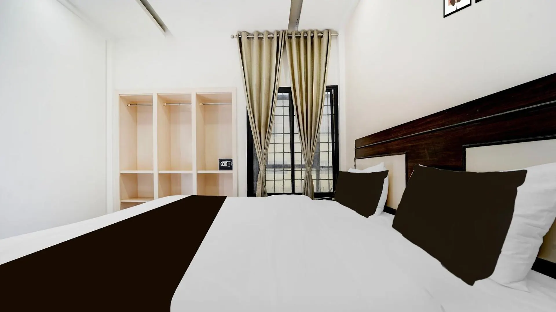 Отель Super Townhouse Deshabhimani Road Kaloor Коччи 0*,  Индия