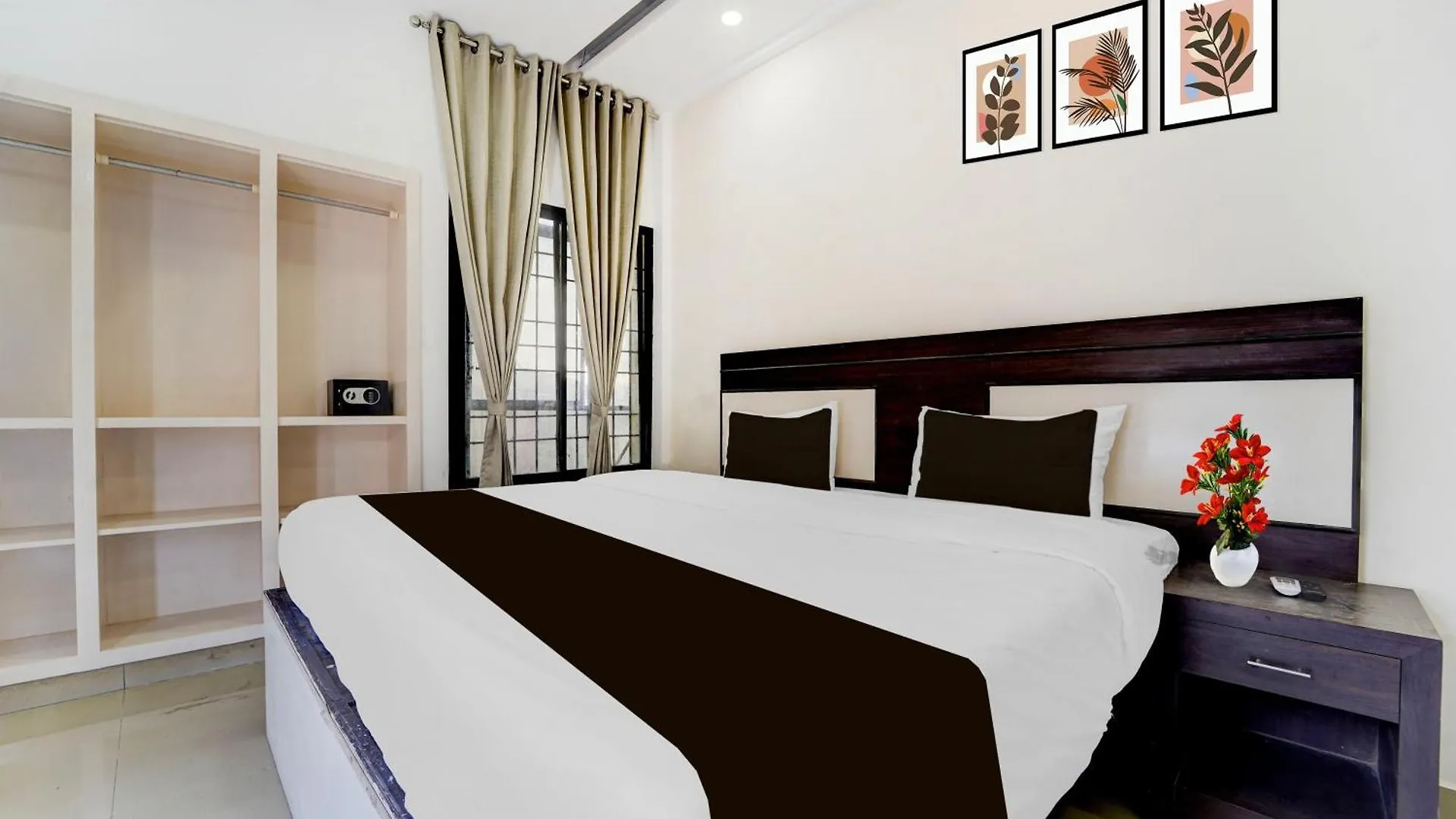 Отель Super Townhouse Deshabhimani Road Kaloor Коччи Индия